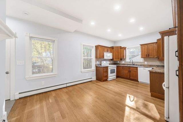 6 Border St 6, Dedham, MA 02026