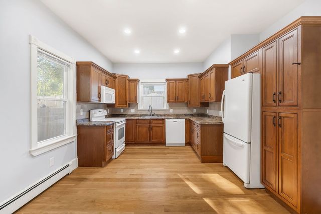 6 Border St 6, Dedham, MA 02026