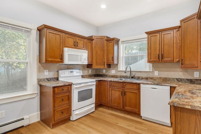 6 Border St 6, Dedham, MA 02026
