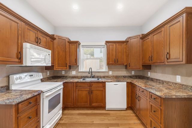 6 Border St 6, Dedham, MA 02026