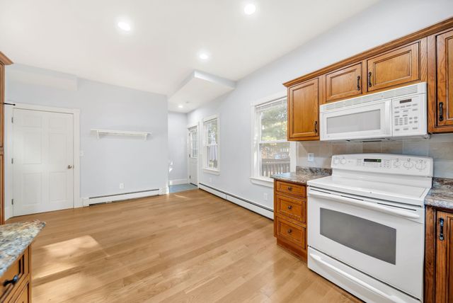 6 Border St 6, Dedham, MA 02026