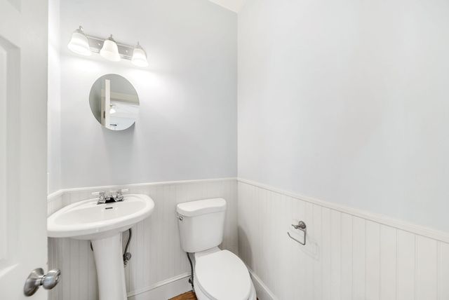 6 Border St 6, Dedham, MA 02026