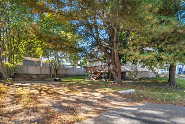 6 Border St 6, Dedham, MA 02026
