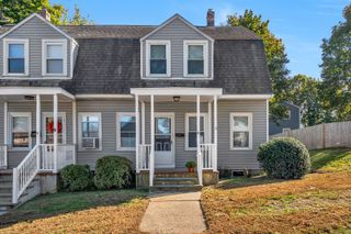 6 Border St 6, Dedham, MA 02026
