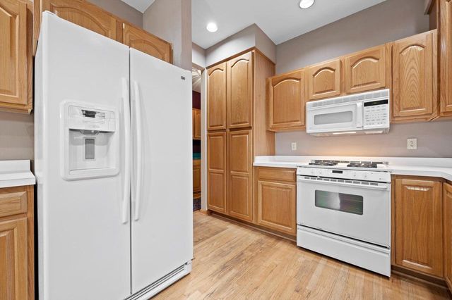 4009 Hickory Knoll ROAD, Hartland, WI 53029