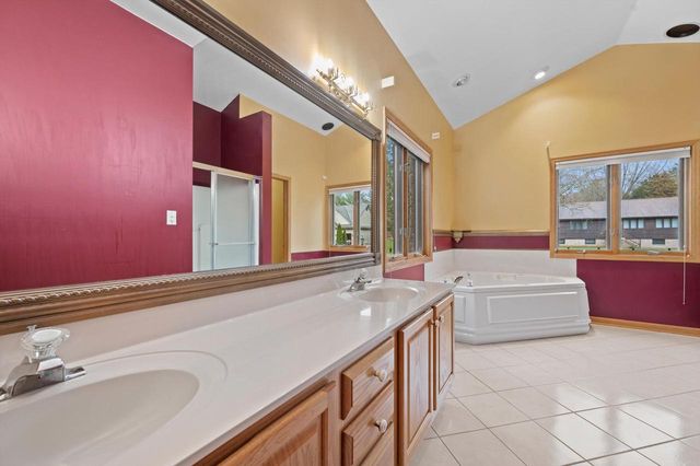 4009 Hickory Knoll ROAD, Hartland, WI 53029