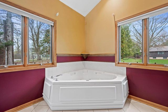 4009 Hickory Knoll ROAD, Hartland, WI 53029