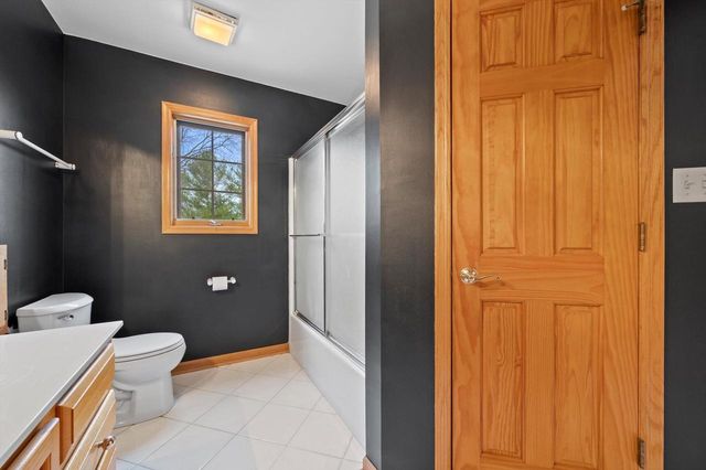 4009 Hickory Knoll ROAD, Hartland, WI 53029