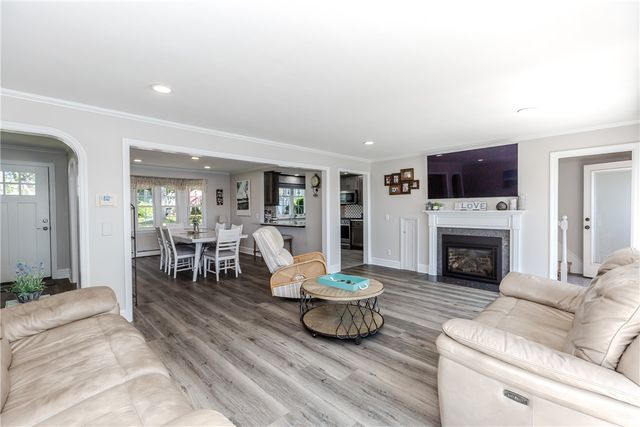 303 Gorton Lake Boulevard, Warwick, RI 02886