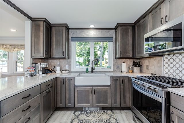 303 Gorton Lake Boulevard, Warwick, RI 02886