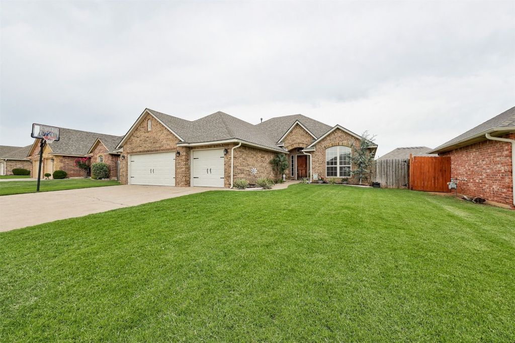 921 Tea Rose Drive, Yukon, OK 73099