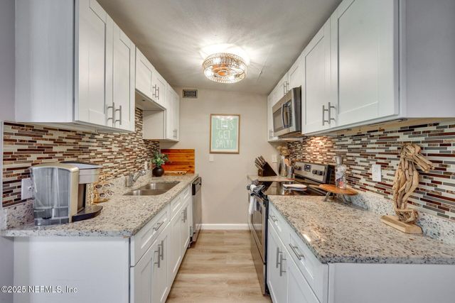 624 6TH Avenue N, Jacksonville Beach, FL 32250