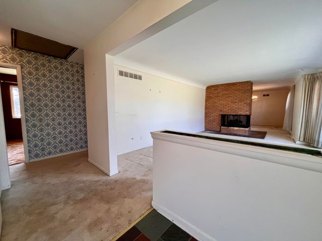 21122 Shurley Drive, Grosse Ile, MI 48138