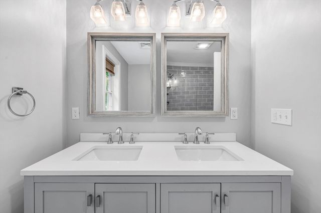1310 N Brookfield Rd, Oakham, MA 01068