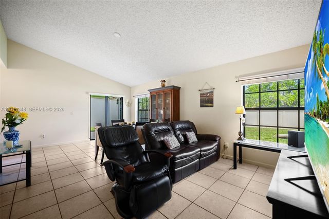 2411 SW 85th Ter, Miramar, FL 33025