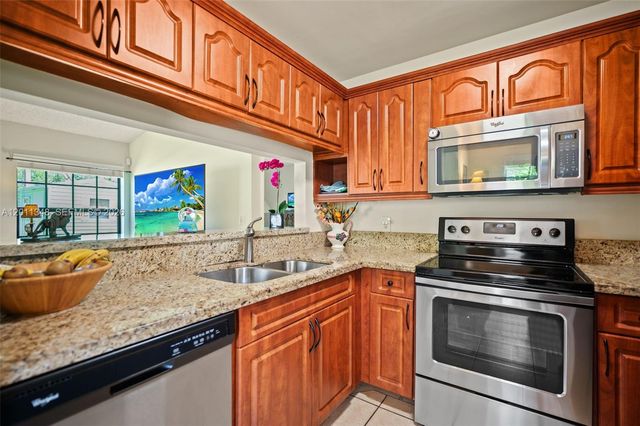 2411 SW 85th Ter, Miramar, FL 33025