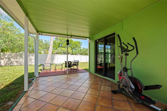 2411 SW 85th Ter, Miramar, FL 33025