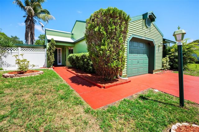 2411 SW 85th Ter, Miramar, FL 33025