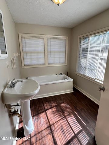 301 Cooper Road, Jackson, MS 39212