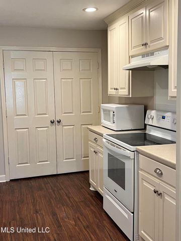 301 Cooper Road, Jackson, MS 39212