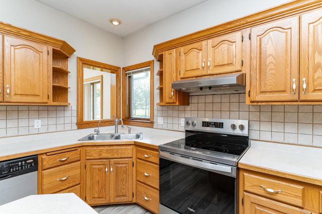 2310 Wilshire Lane NE, Rochester, MN 55906