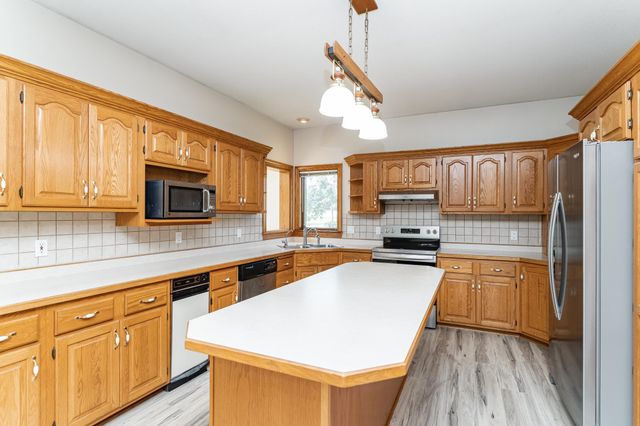 2310 Wilshire Lane NE, Rochester, MN 55906