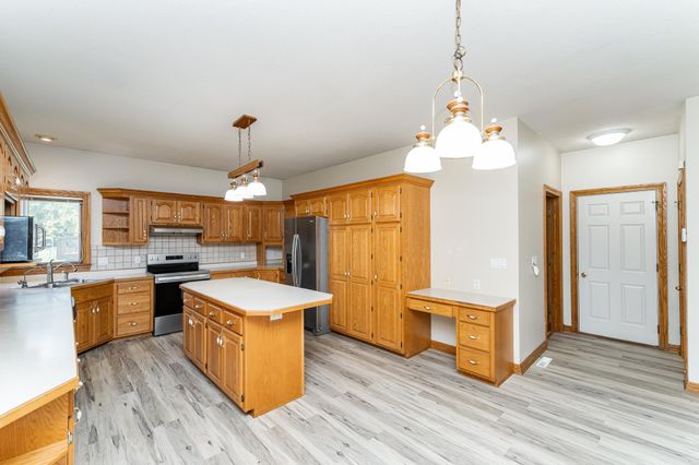 2310 Wilshire Lane NE, Rochester, MN 55906
