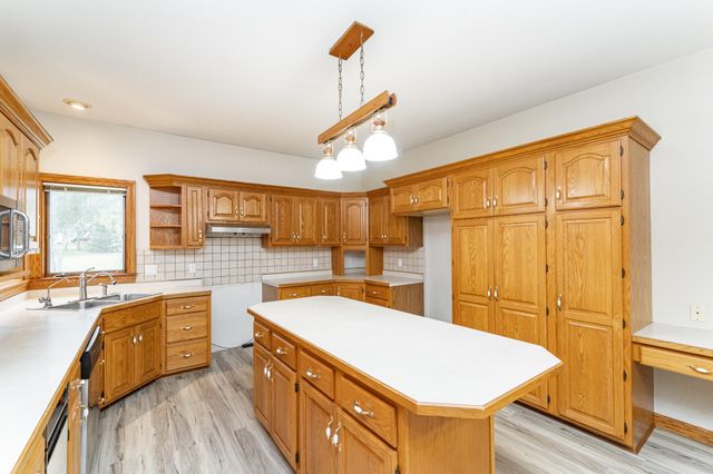 2310 Wilshire Lane NE, Rochester, MN 55906
