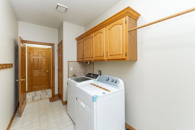 2310 Wilshire Lane NE, Rochester, MN 55906