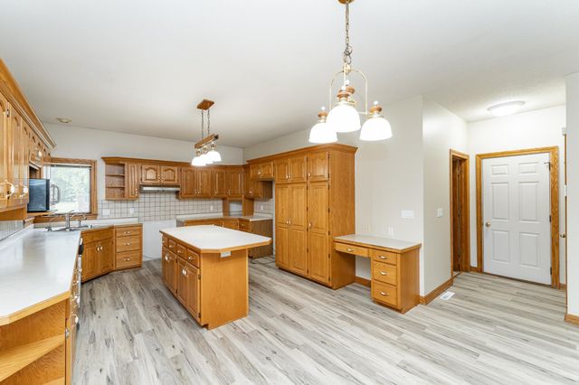 2310 Wilshire Lane NE, Rochester, MN 55906