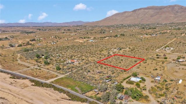 2 Lamprey, Apple Valley, CA 92308