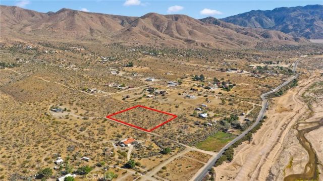2 Lamprey, Apple Valley, CA 92308