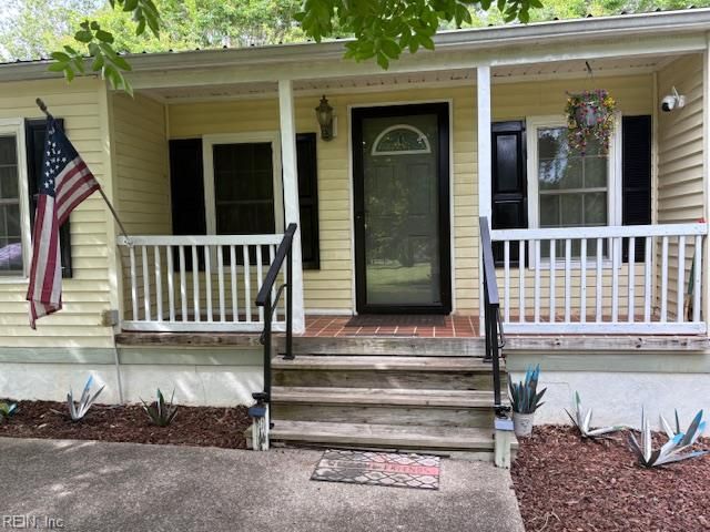 975 Burchs Mill RD, Urbanna, VA 23175