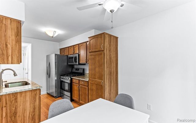 47086 Auburn Court, Utica, MI 48317