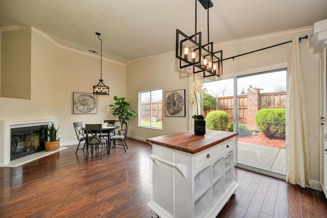 1554 Mill Run Dr, Roseville, CA 95747