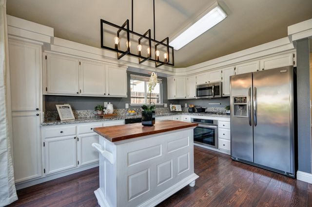 1554 Mill Run Dr, Roseville, CA 95747