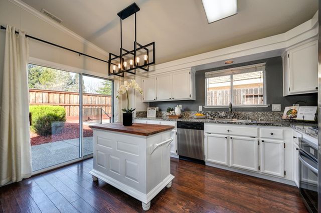 1554 Mill Run Dr, Roseville, CA 95747