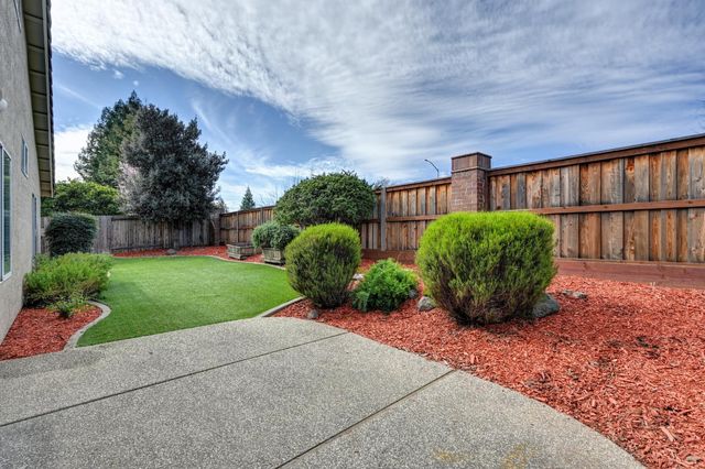 1554 Mill Run Dr, Roseville, CA 95747