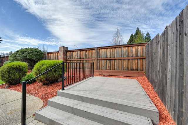 1554 Mill Run Dr, Roseville, CA 95747