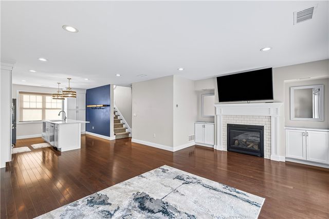 3800 Post Road 4, Warwick, RI 02886