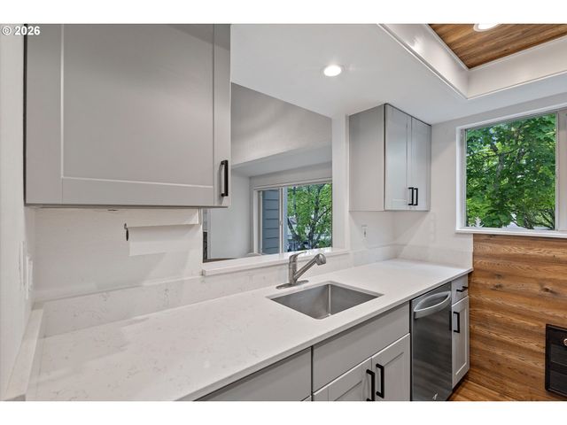 10356 Sw TRAPPER Ter, Beaverton, OR 97008