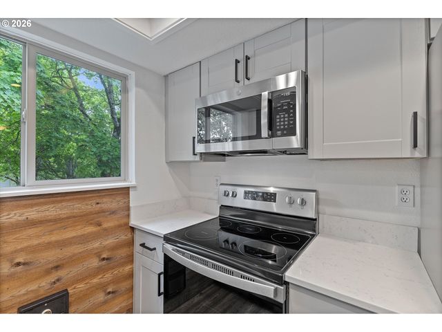 10356 Sw TRAPPER Ter, Beaverton, OR 97008