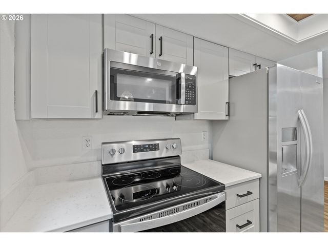 10356 Sw TRAPPER Ter, Beaverton, OR 97008