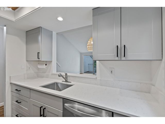 10356 Sw TRAPPER Ter, Beaverton, OR 97008