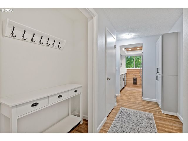 10356 Sw TRAPPER Ter, Beaverton, OR 97008