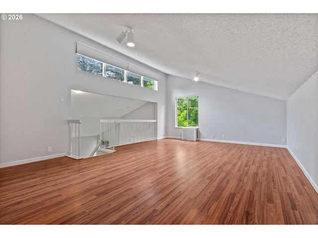 10356 Sw TRAPPER Ter, Beaverton, OR 97008