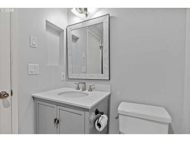 10356 Sw TRAPPER Ter, Beaverton, OR 97008