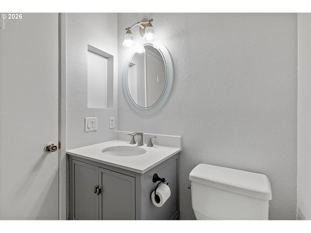 10356 Sw TRAPPER Ter, Beaverton, OR 97008