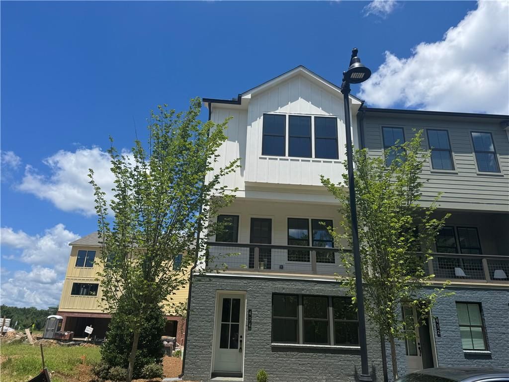 Image 2 of property listing at 440 Argosy Park Circle 16, Alpharetta, GA 30005