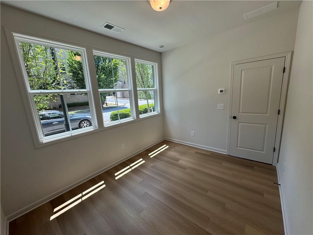 Image 4 of property listing at 440 Argosy Park Circle 16, Alpharetta, GA 30005